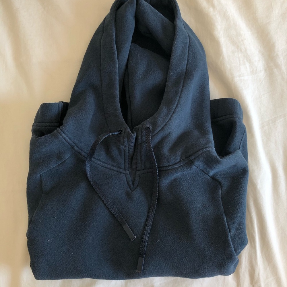 NAVY LULULEMON HOODIE